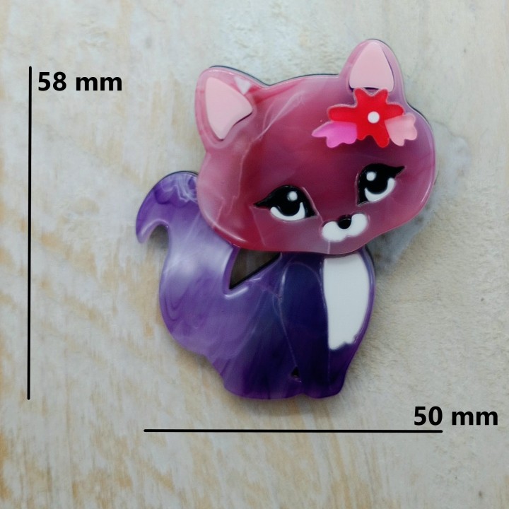 broche en acrylique mesures 58x 50 mm