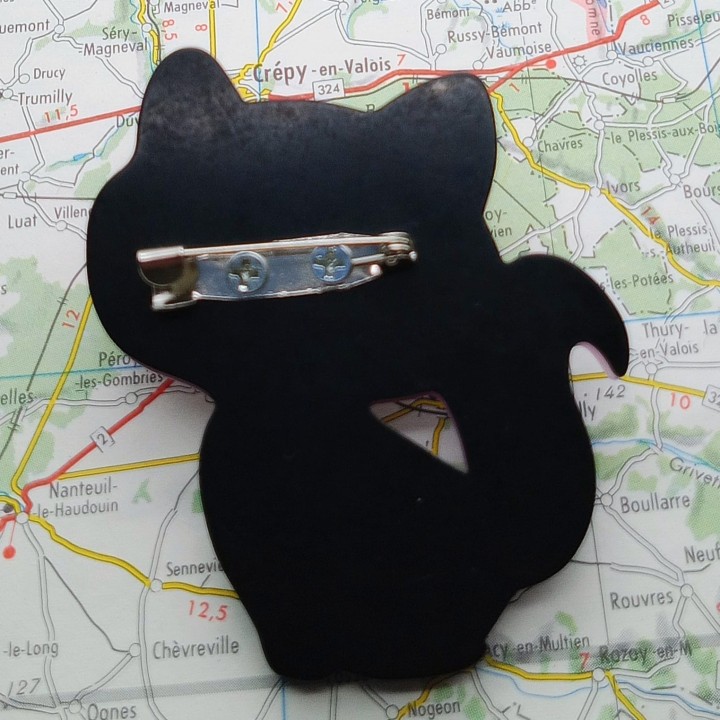 Broche moderne chaton malicieux vue fixation arrière