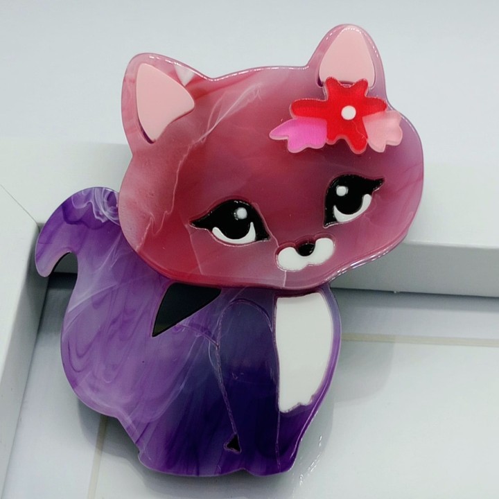broche fantaisie pas cher détail de la pince fleurie, parfaite pour une touche florale élégante.