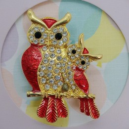 Broche hibou en strass or et rouge, chouette adulte et son petit sur une branche