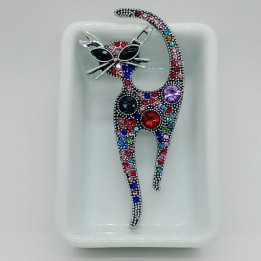 Broche chat en strass, diamants fantaisie et strass multicolores, yeux argent