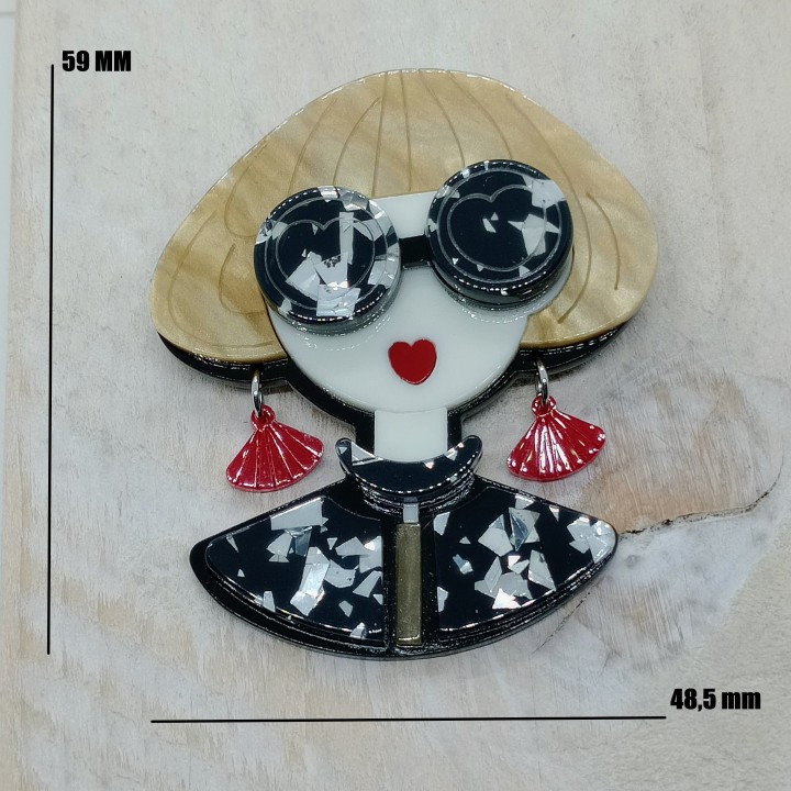 Broche en acrylique colorée pour femme, mesures 59 x 48,5 mm
