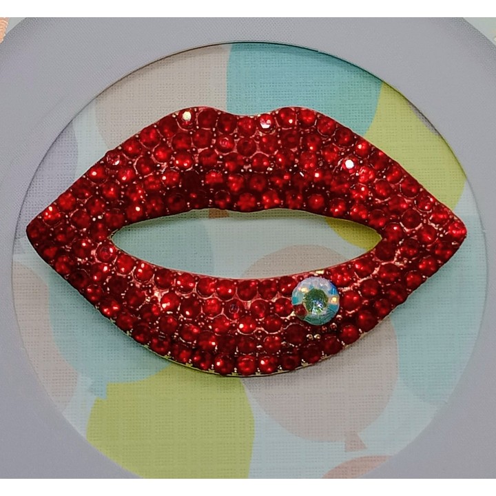 accessoire de mode tendance pour un look expressif et confiant.