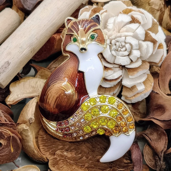 Broche renard, éclat et brillance des finitions métallisées