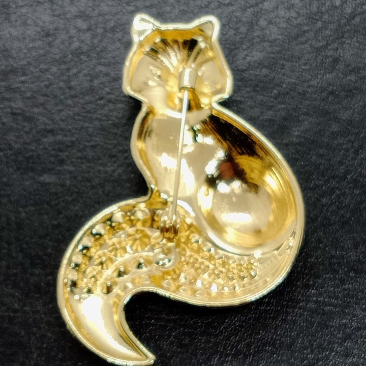 Broche renard, détail de l'épingle arrière