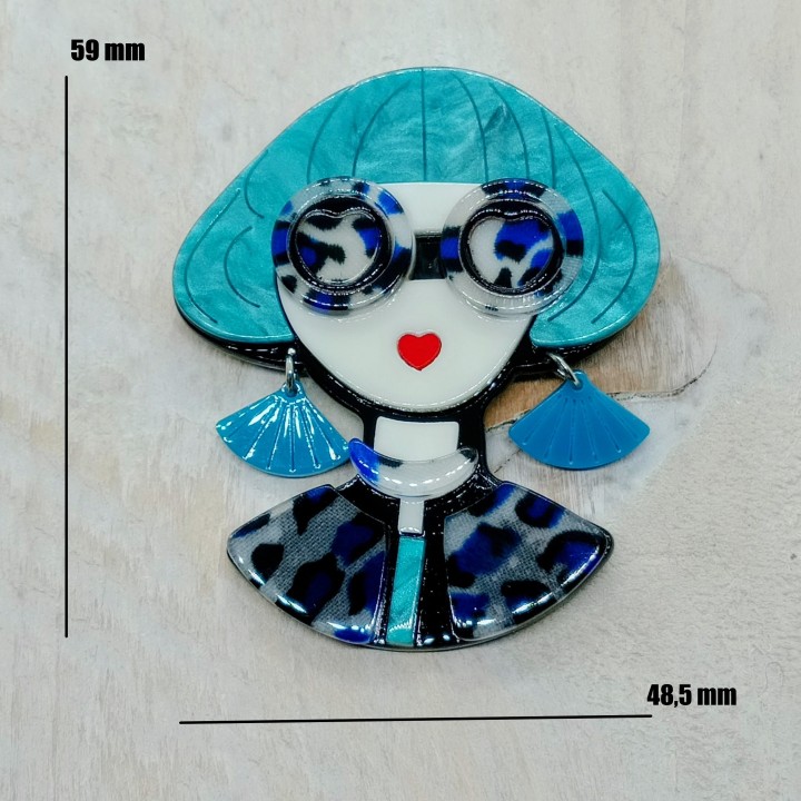 Accessoire tendance : broche en acrylique, mesures 59 x 48,5 mm